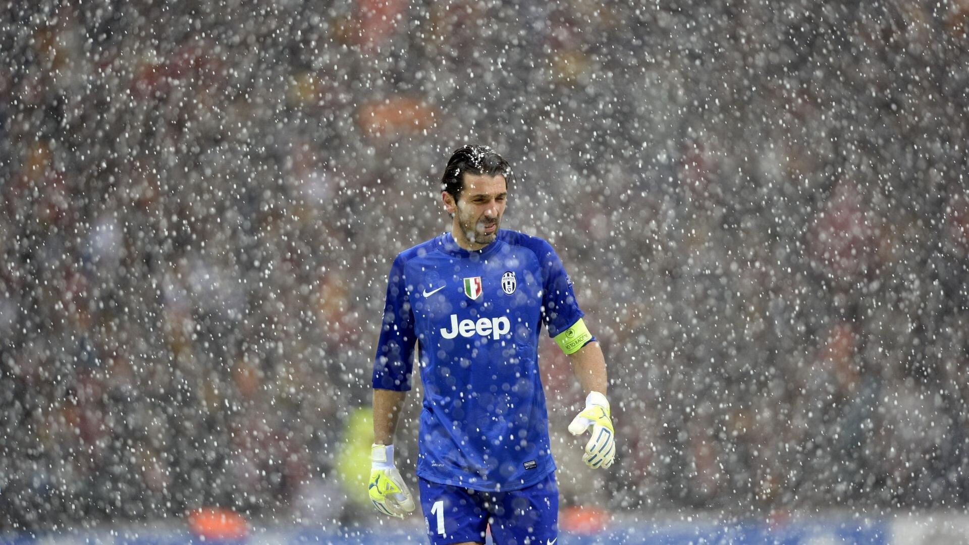 米兰平台-“世界游泳锦标赛新加坡：水上芭蕾选手成全场焦点”